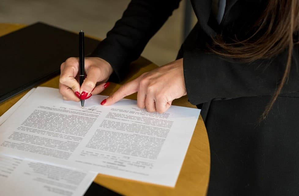 El Tribunal Supremo confirma que la legitimación pasiva corresponde al vendedor, no al banco intermediario
