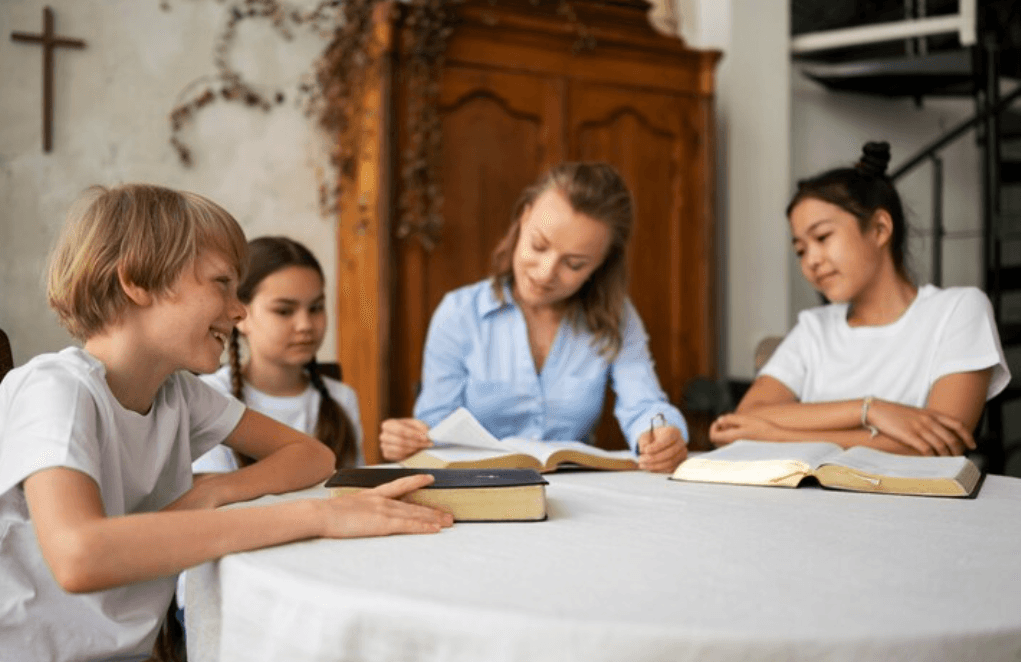 El TSJA respalda el derecho a la enseñanza islámica en Andalucía, garantizando alternativas educativas adecuadas para los menores.