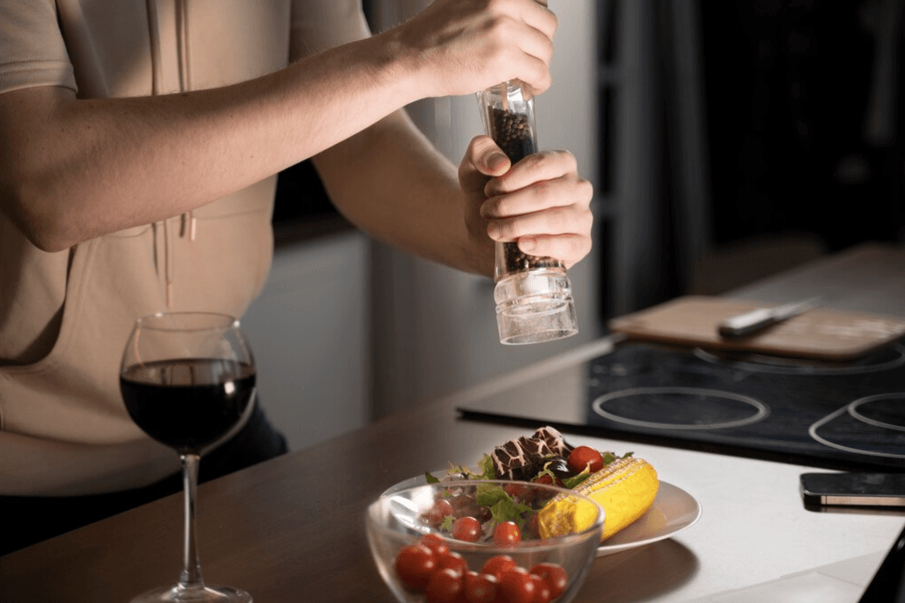 La CNMC sanciona a RTVE por infracciones en publicidad de MasterChef, recordando la importancia de la transparencia en medios.