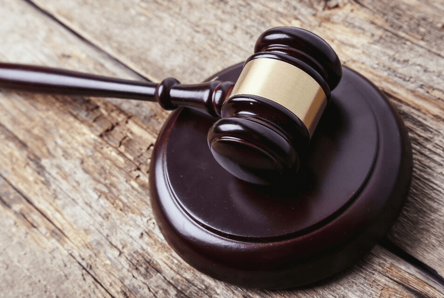 El Tribunal Supremo aprecia vulneración de la sana crítica al preferir una pericia sin motivación suficiente en un caso de responsabilidad civil sanitaria.